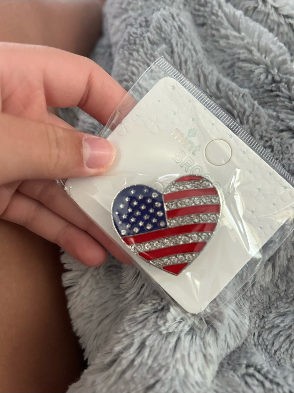🔥$2 USA American Flag Heart Pin - Red, White & Blue Rhinestone Accent